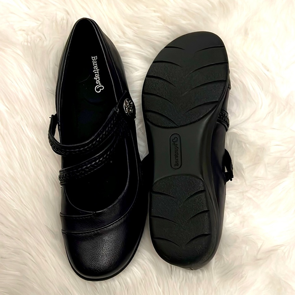 Baretraps Sneaker..  Never Worn.  Size 9